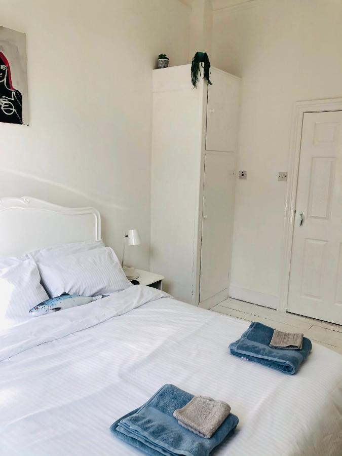 New! Seaside Central Scarborough Apartment Esterno foto